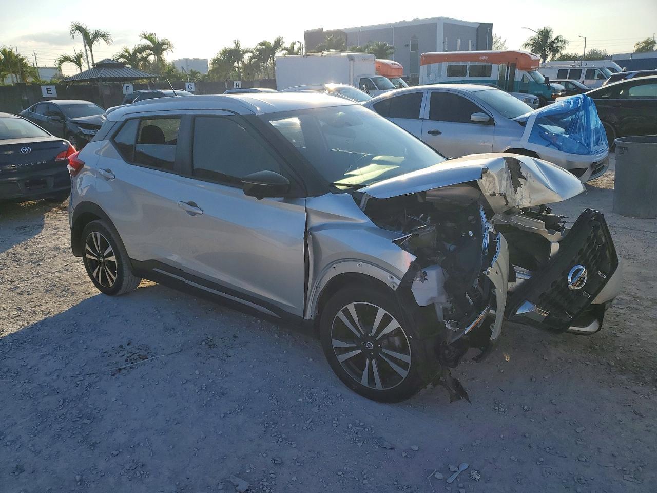 2019 Nissan Kicks S - Image 4