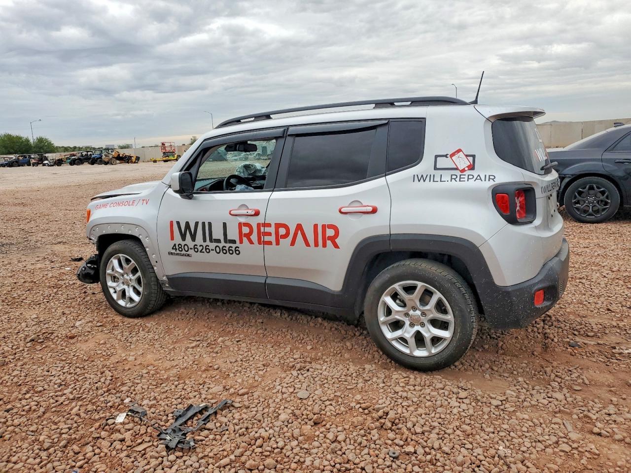 2018 Jeep Renegade Latitude - Image 2
