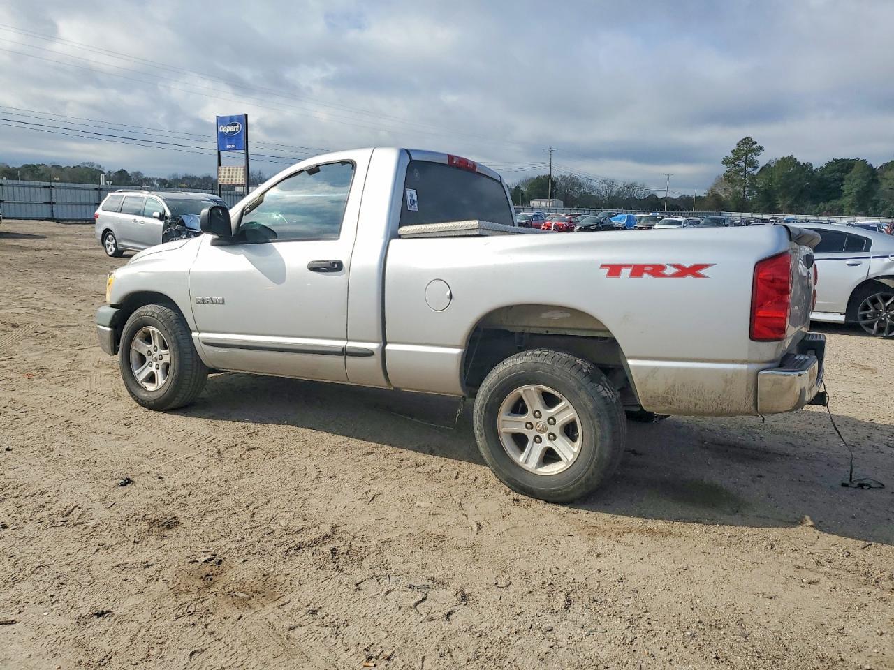 2008 Dodge Ram 1500 St - Фото 2