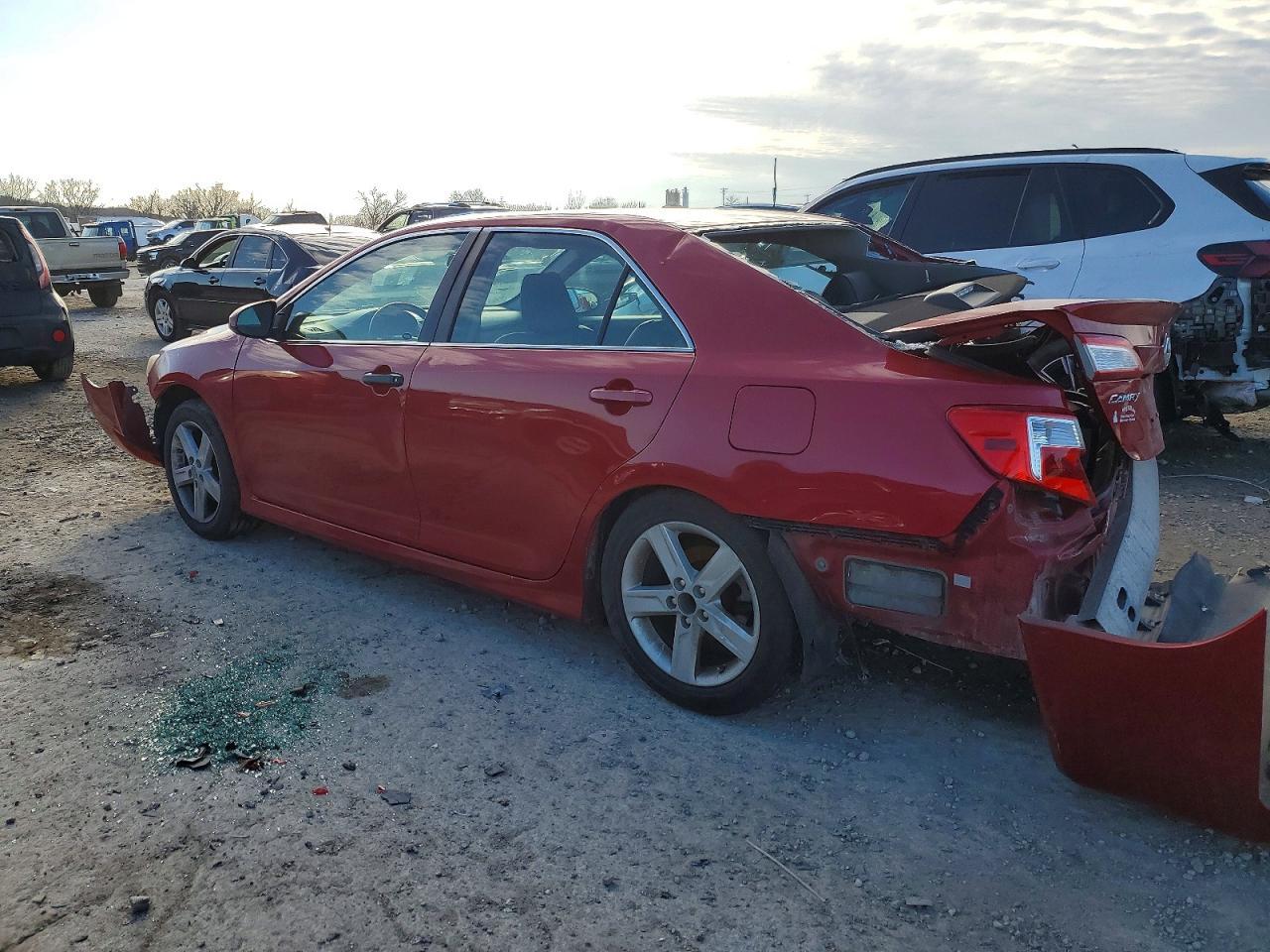 2014 Toyota Camry - Фото 2