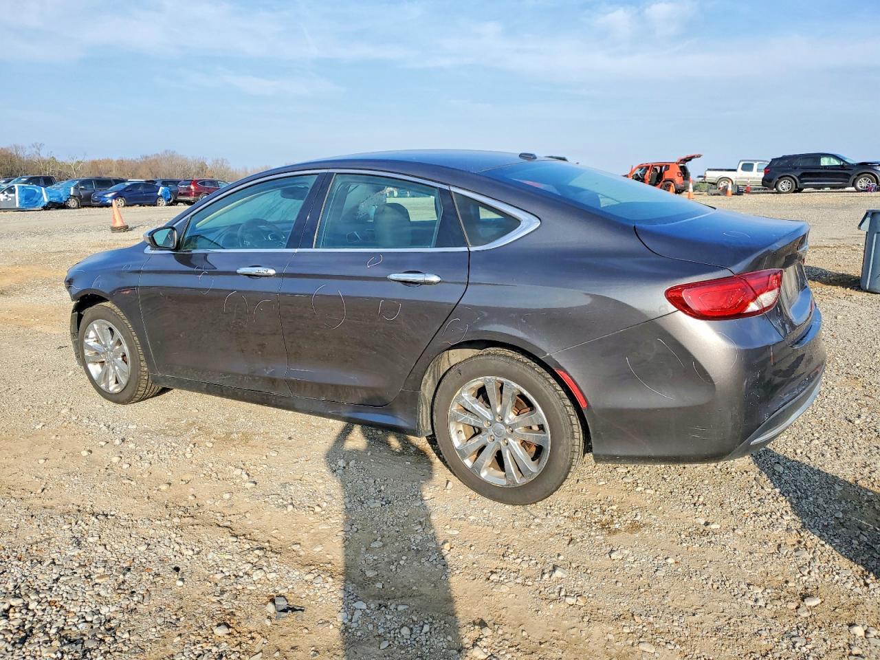 2015 Chrysler 200 Limited - Фото 2