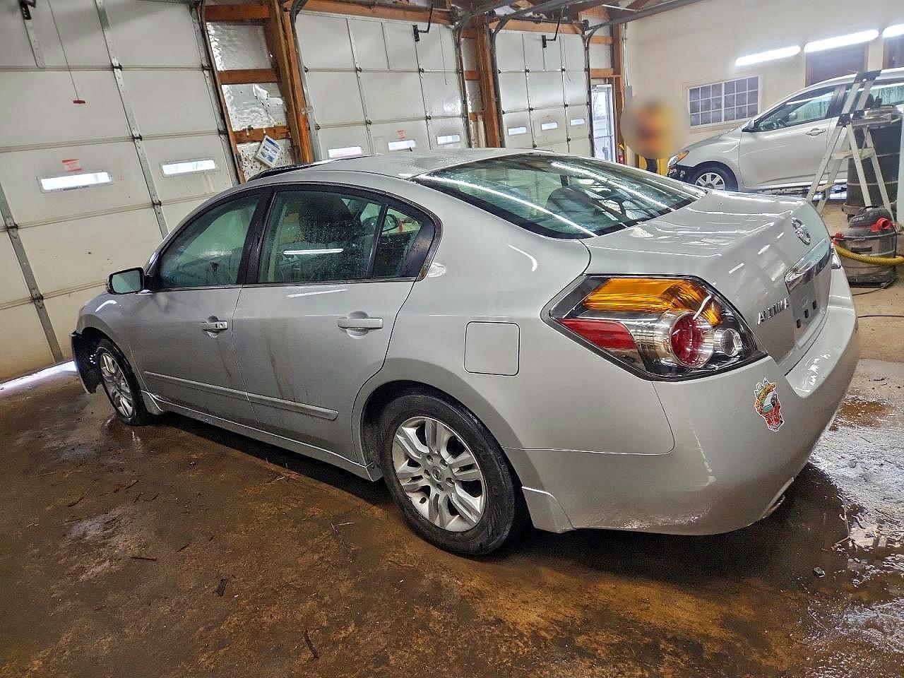 2011 Nissan Altima 2.5 - Фото 2