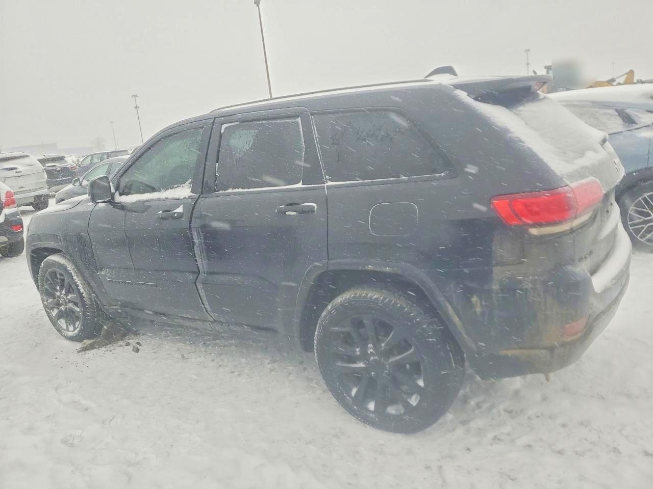 2018 Jeep Grand Cherokee Laredo - Image 2