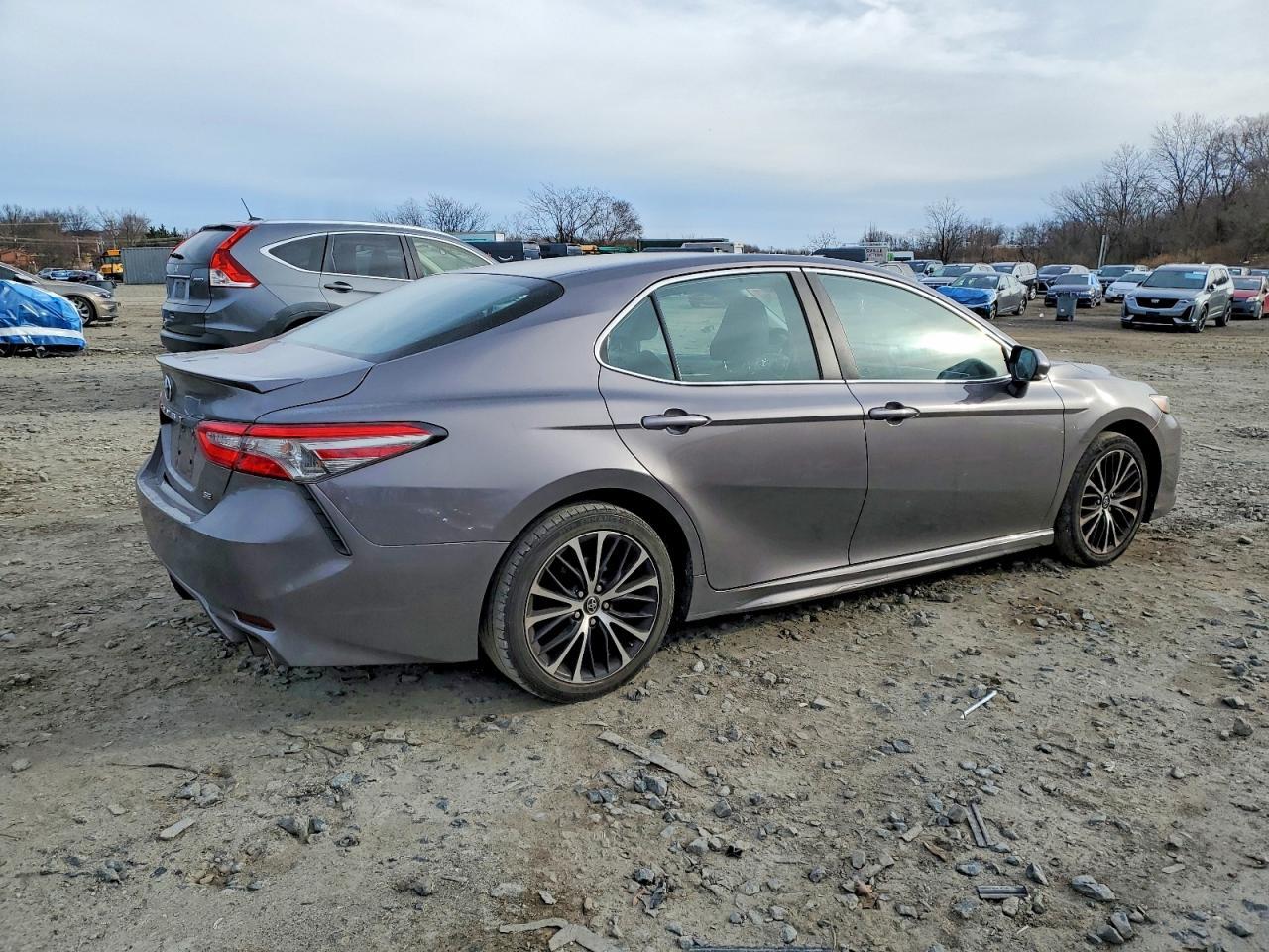 2018 Toyota Camry L - Фото 3