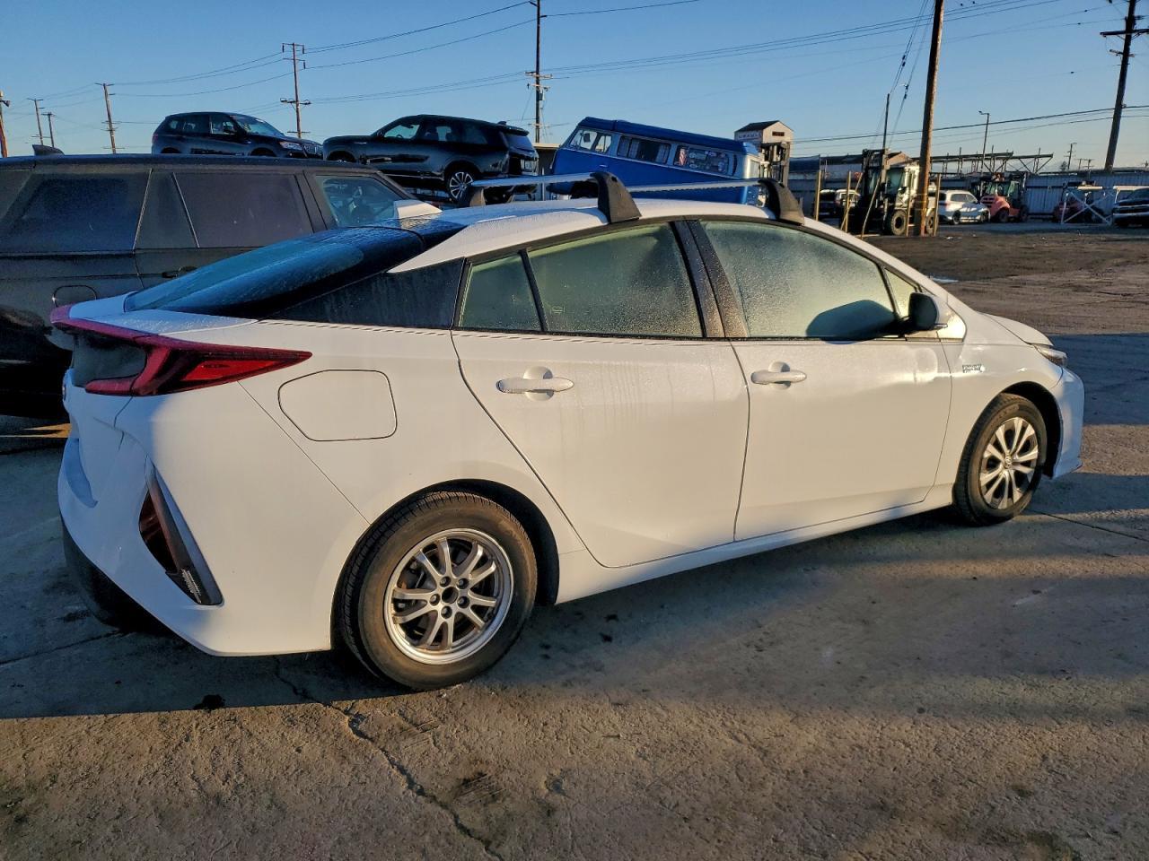 2021 Toyota Prius Prime Le - Фото 3