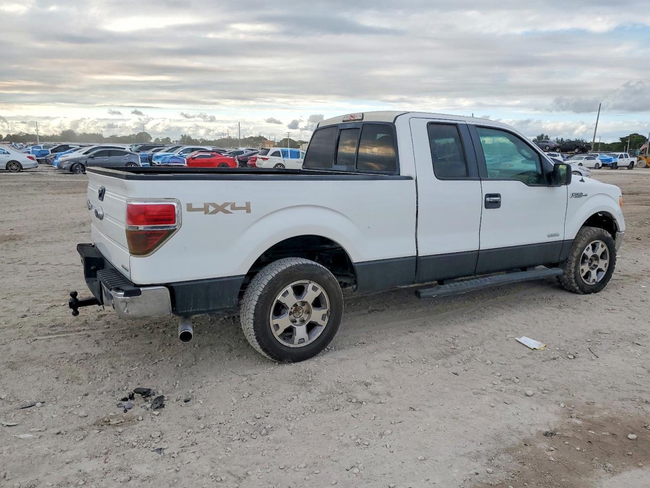 2013 Ford F150 Super Cab - Фото 3