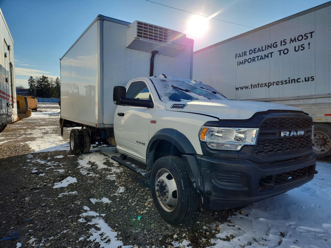 2022 Ram 5500 Refrigerated Box Truck 6.4L V8 - Фото 4