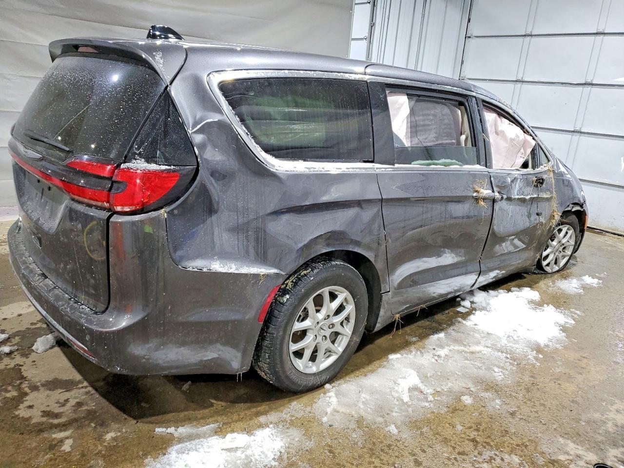 2023 Chrysler Pacifica Touring L - Фото 3
