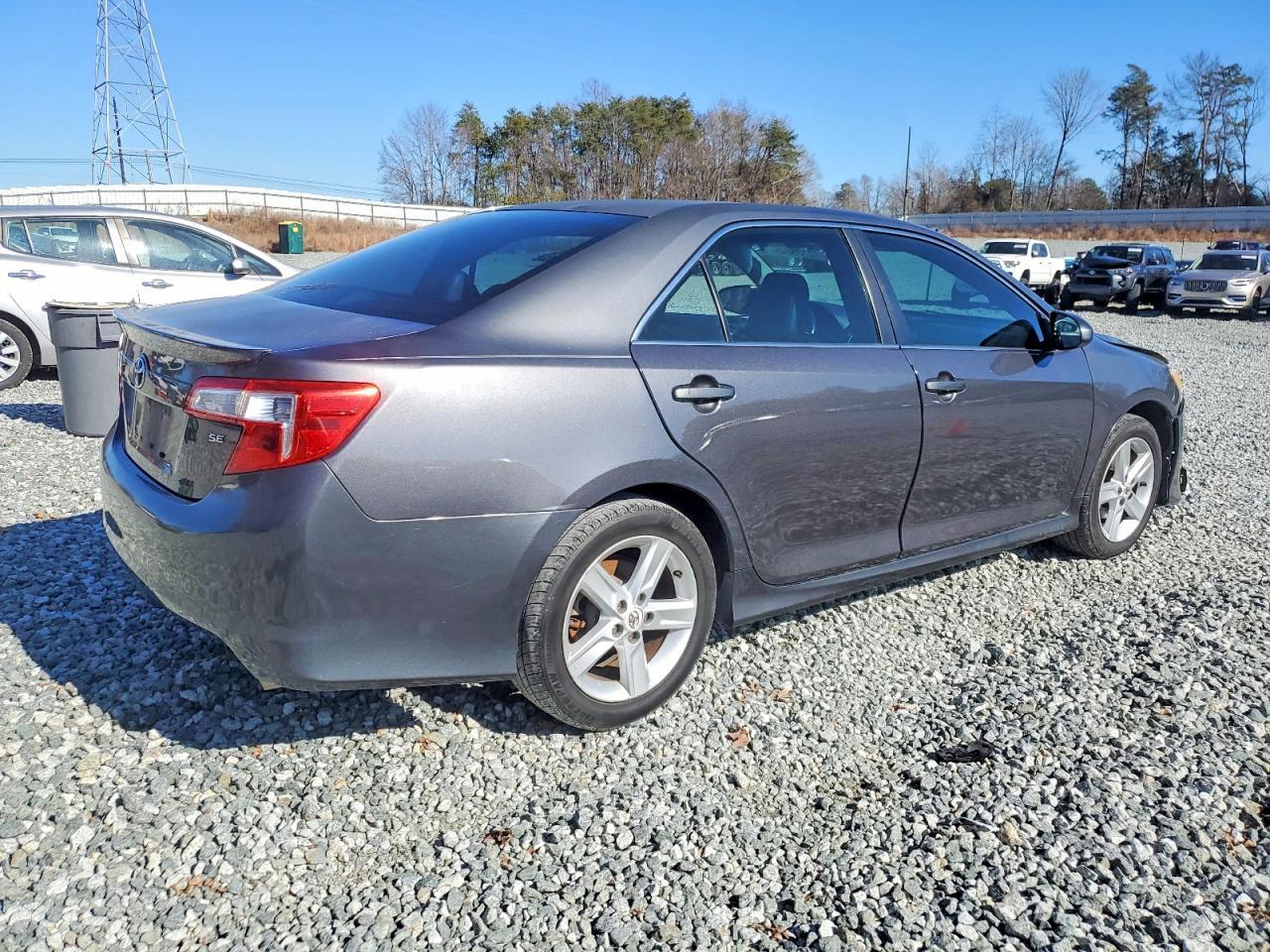 2012 Toyota Camry Base - Фото 3