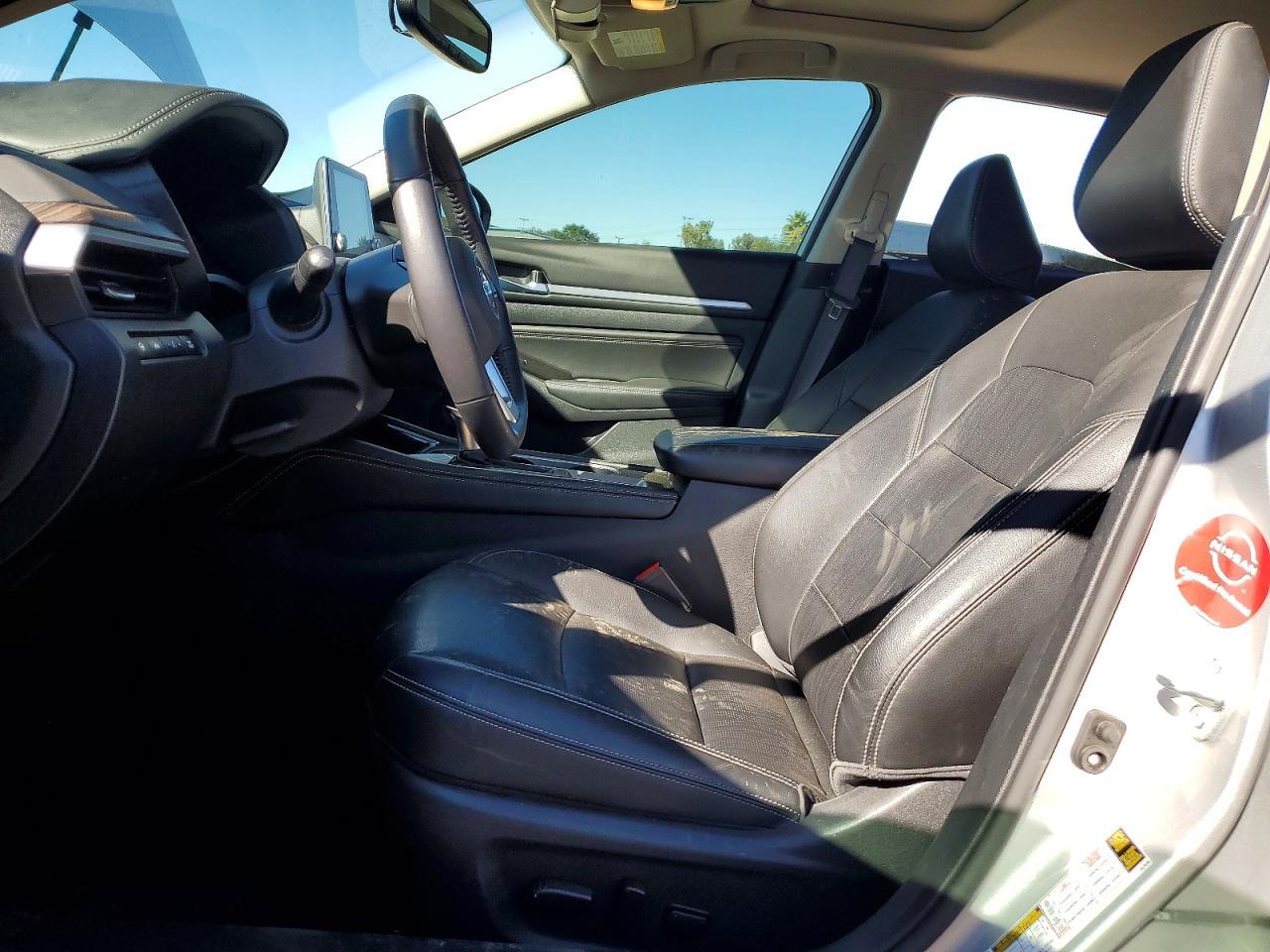 2020 Niss Altima - Image 7