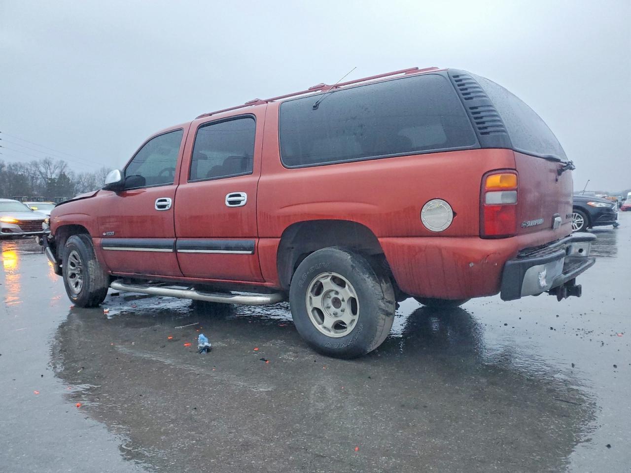 2001 Chevrolet Suburban C1500 - Image 2