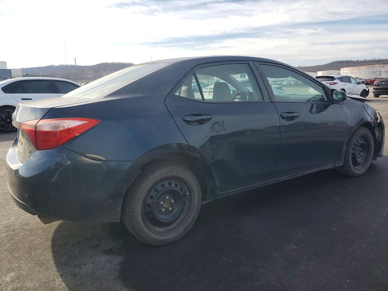 2017 Toyota Corolla L - Фото 3