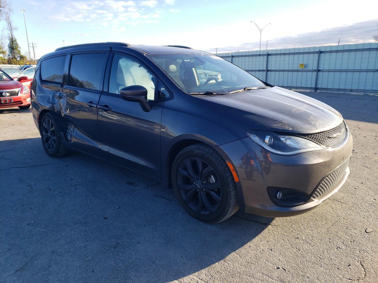 2020 Chrysler Pacifica Touring L - Фото 4