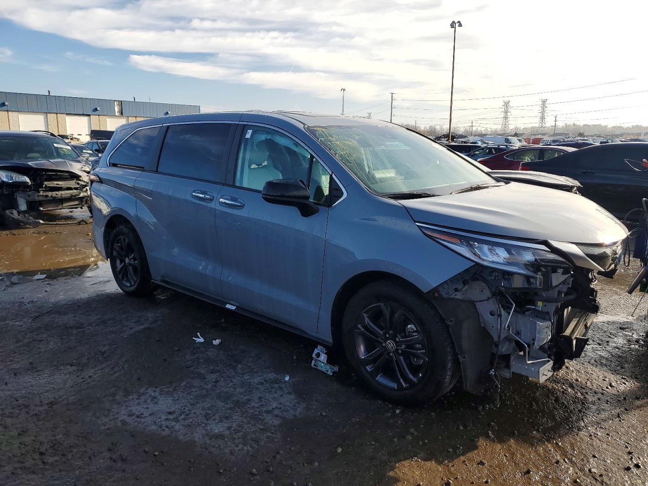 2024 Toyota Sienna Xse - Фото 4