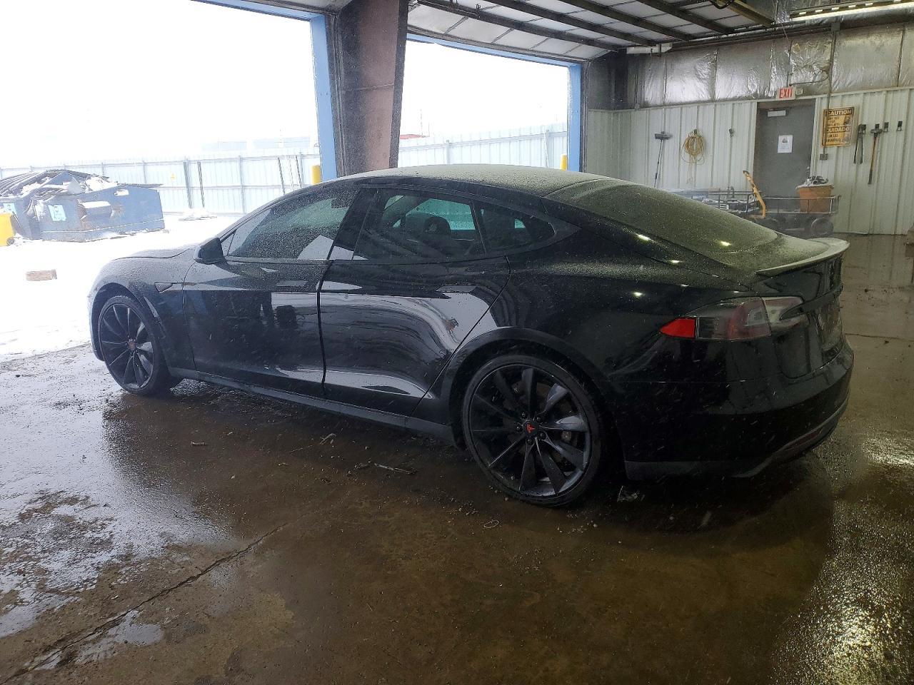 2015 Tesla Model S - Image 2