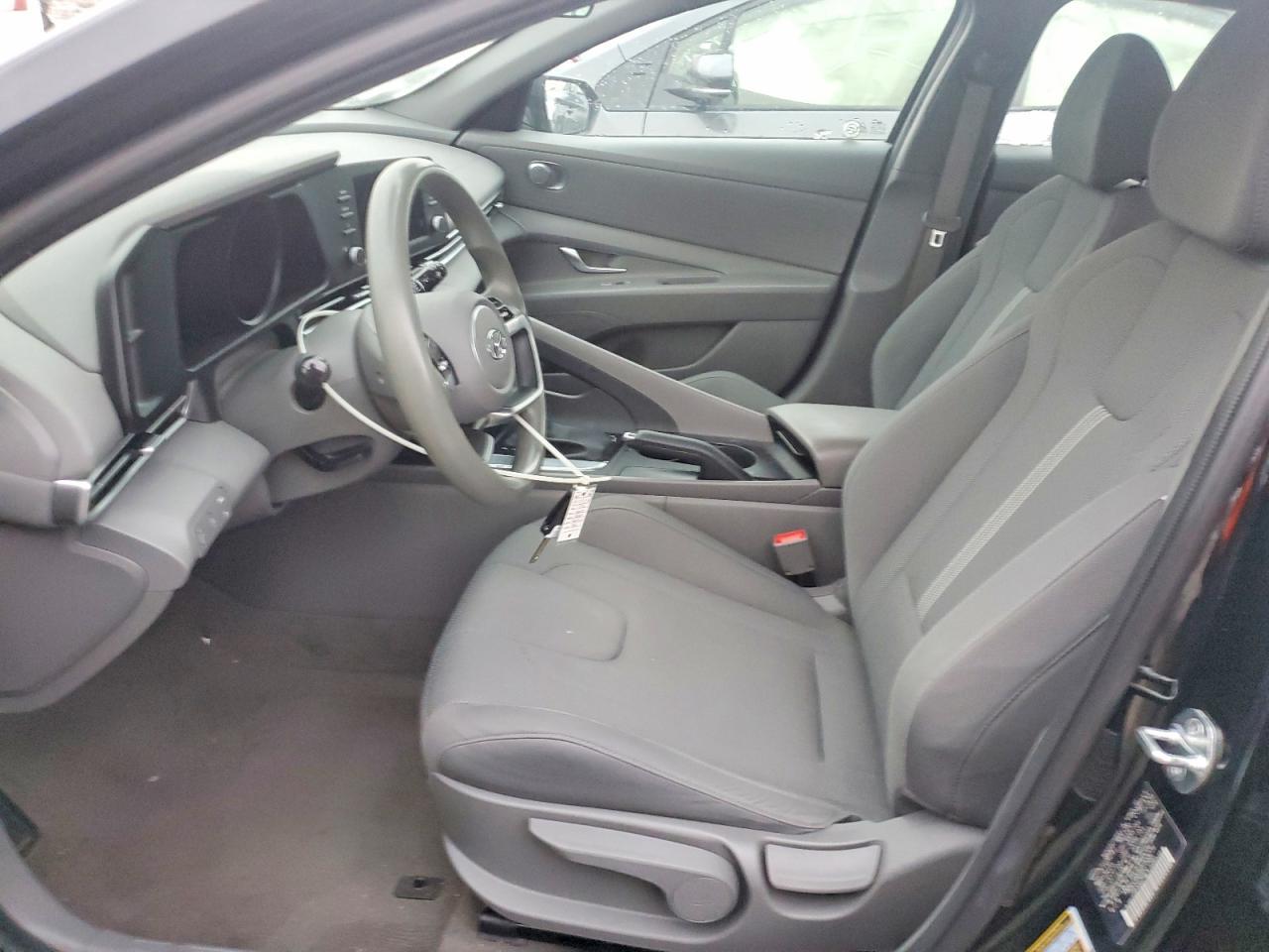 2023 Hyundai Elantra - Image 7