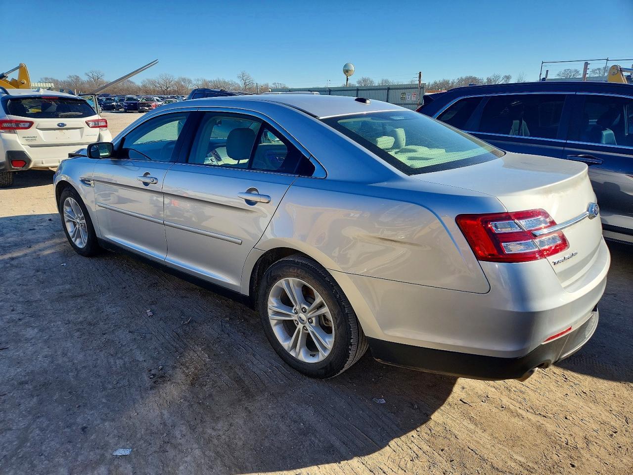 2017 Ford Taurus Se - Фото 2