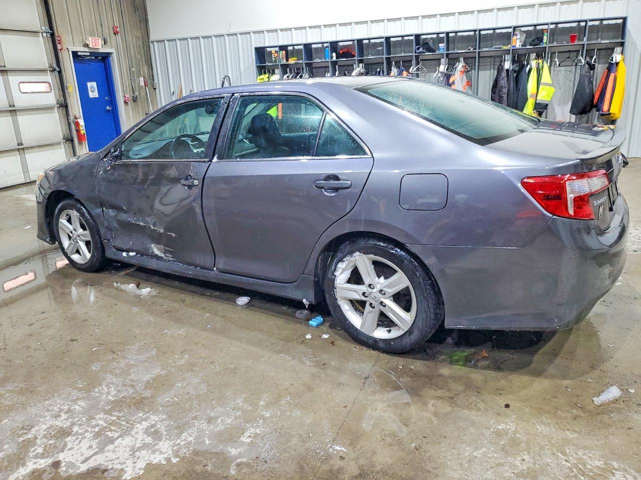 2014 Toyota Camry Se - Image 2