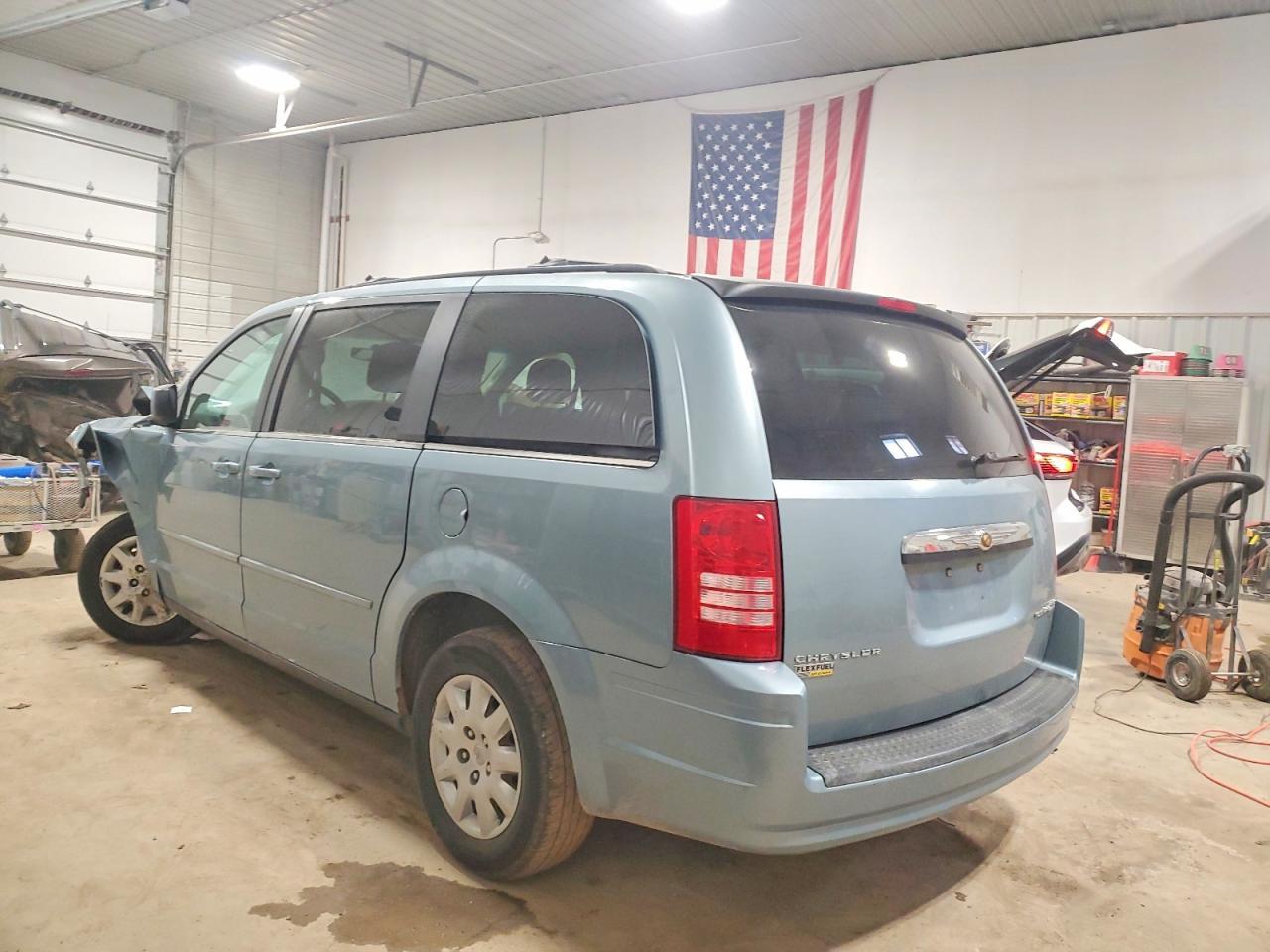 2010 Chrysler Town & Country Lx - Image 2