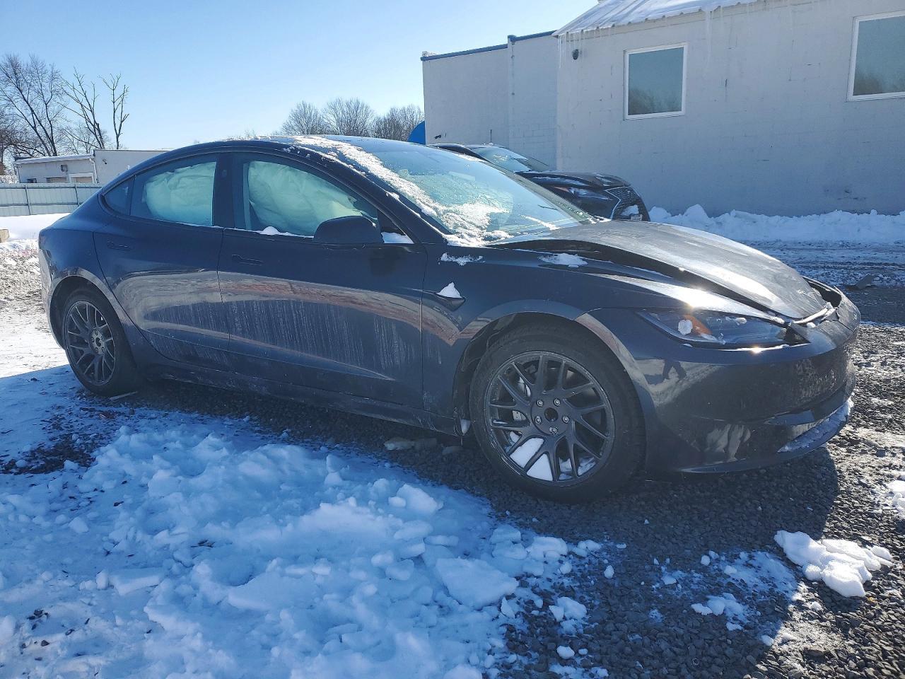 2025 Tesla Model 3 - Фото 4