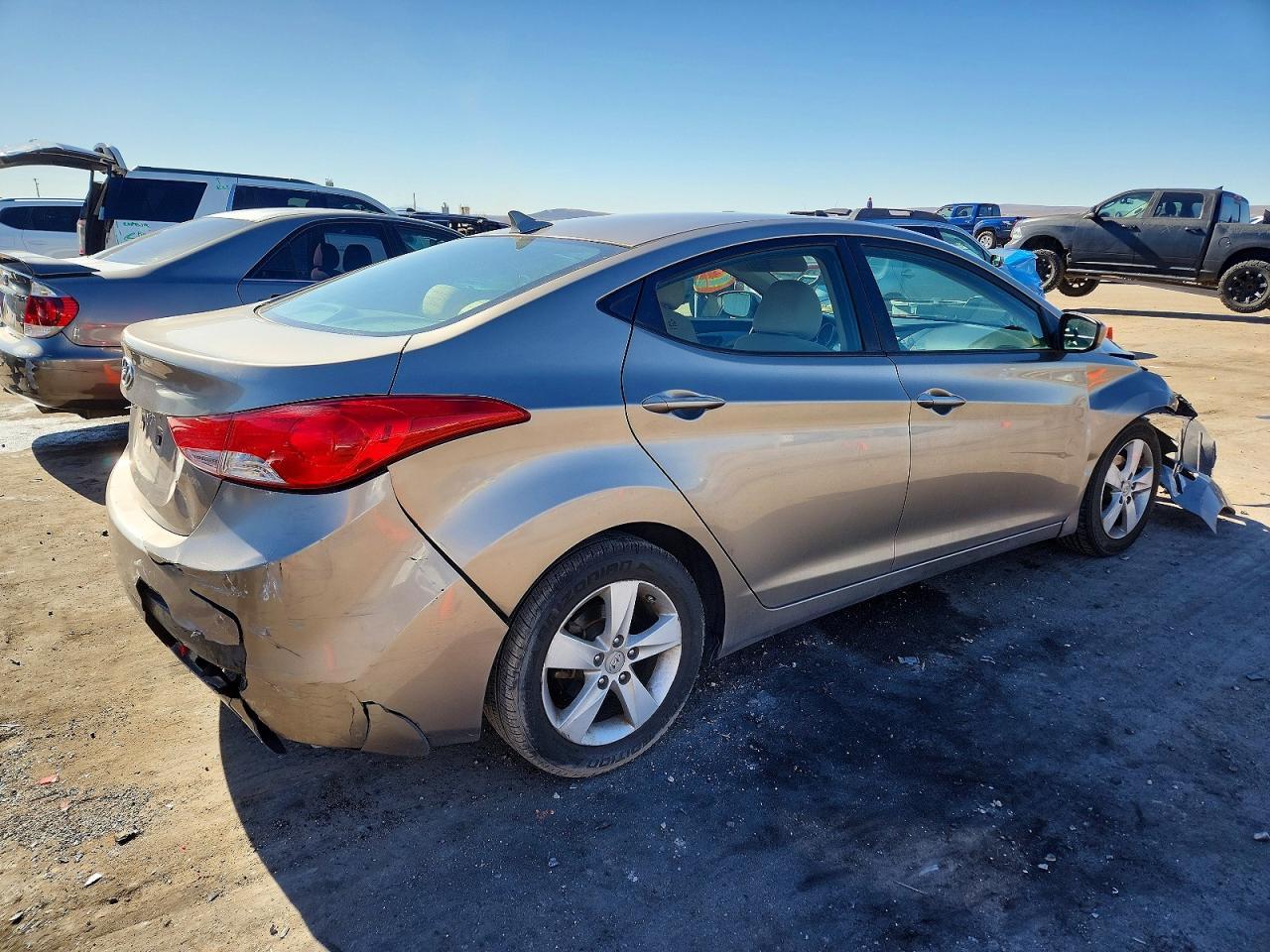 2013 Hyundai Elantra Co - Фото 3