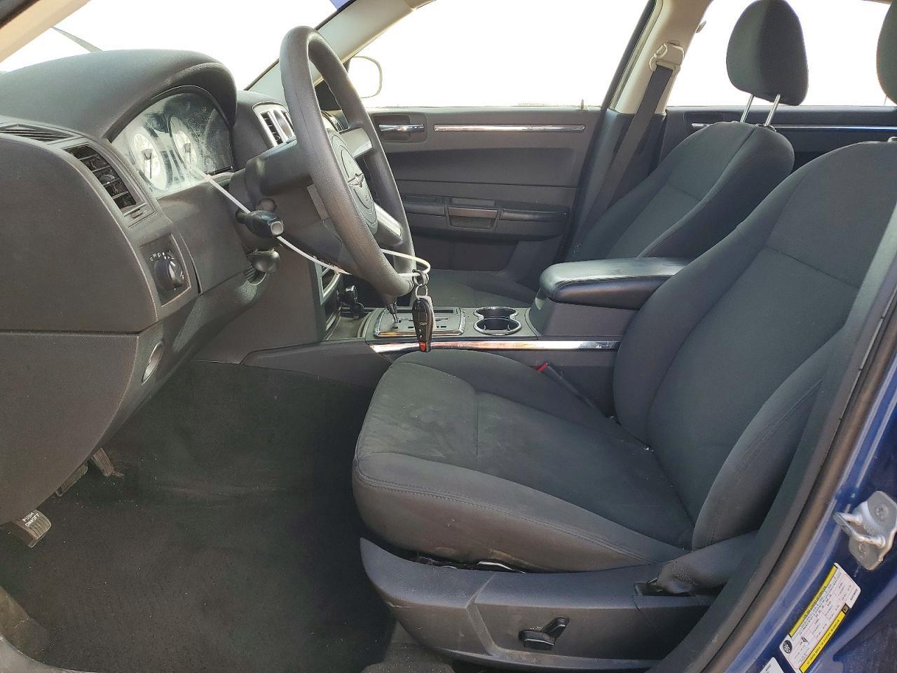 2010 Chrysler 300 Touring - Image 7