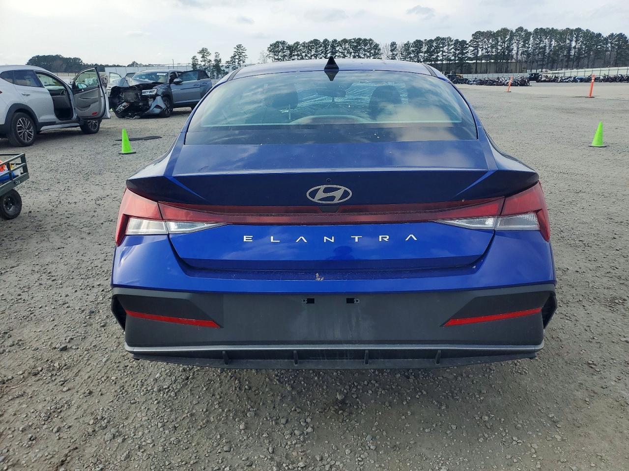 2024 Hyundai Elantra Se - Фото 6