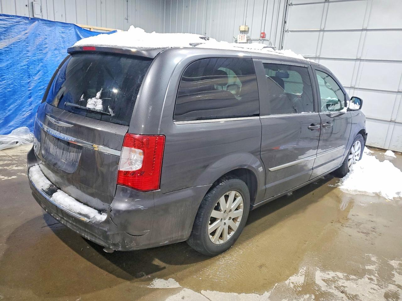 2016 Chrysler Town & Country Touring - Фото 3