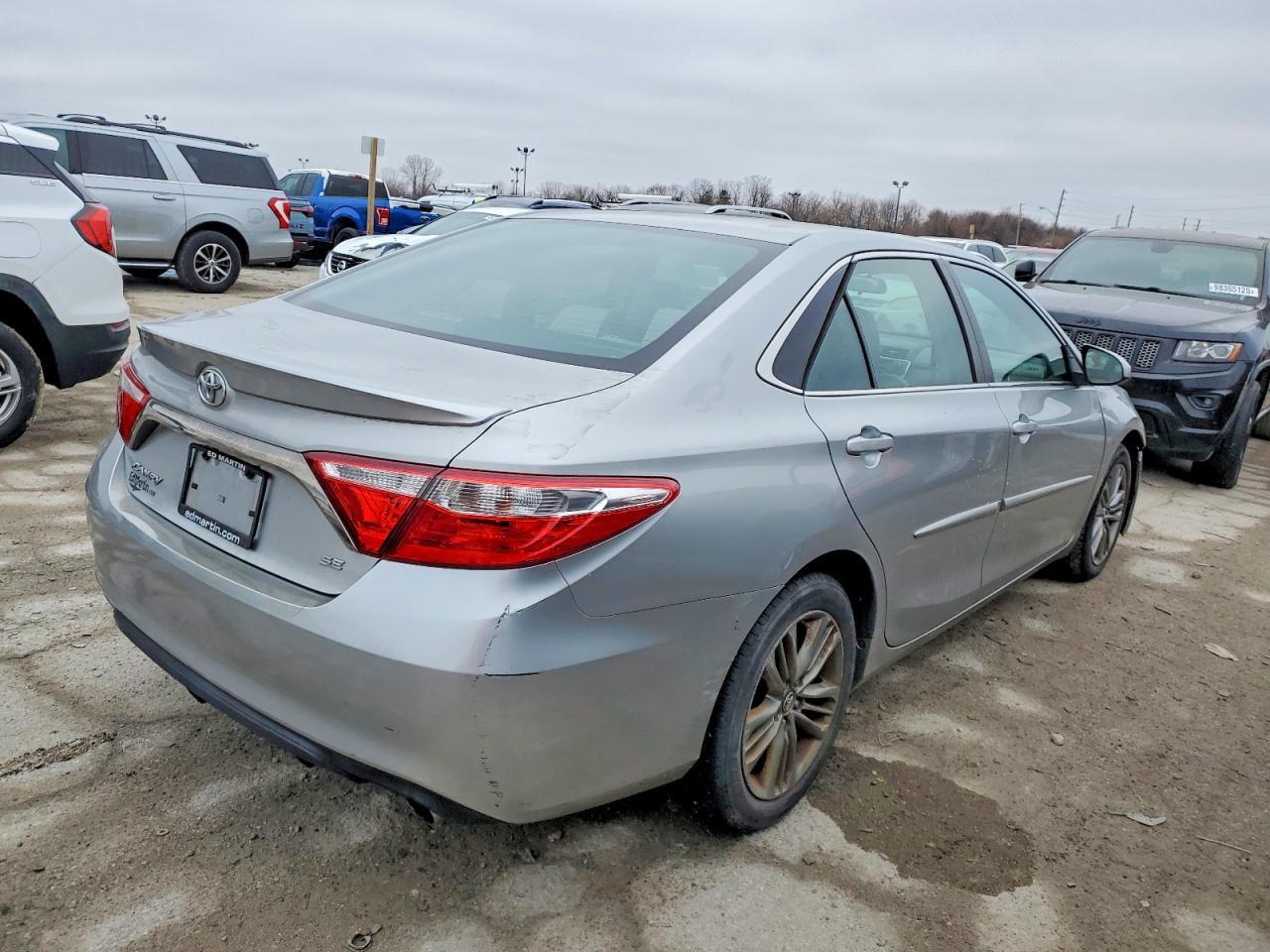 2016 Toyota Camry Le - Image 3