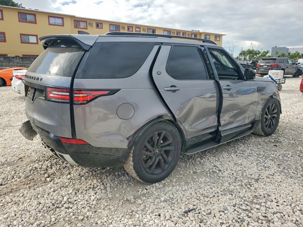 2020 Land Rover Discovery Landmark - Фото 3