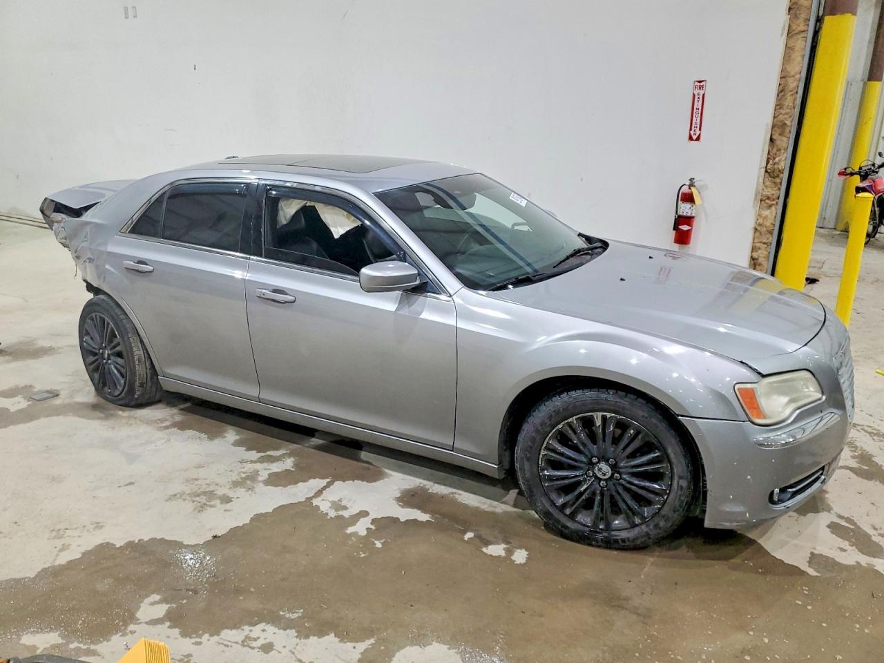 2014 Chrysler 300 - Фото 4
