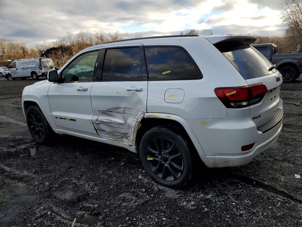 2018 Jeep Grand Cherokee Laredo - Image 2