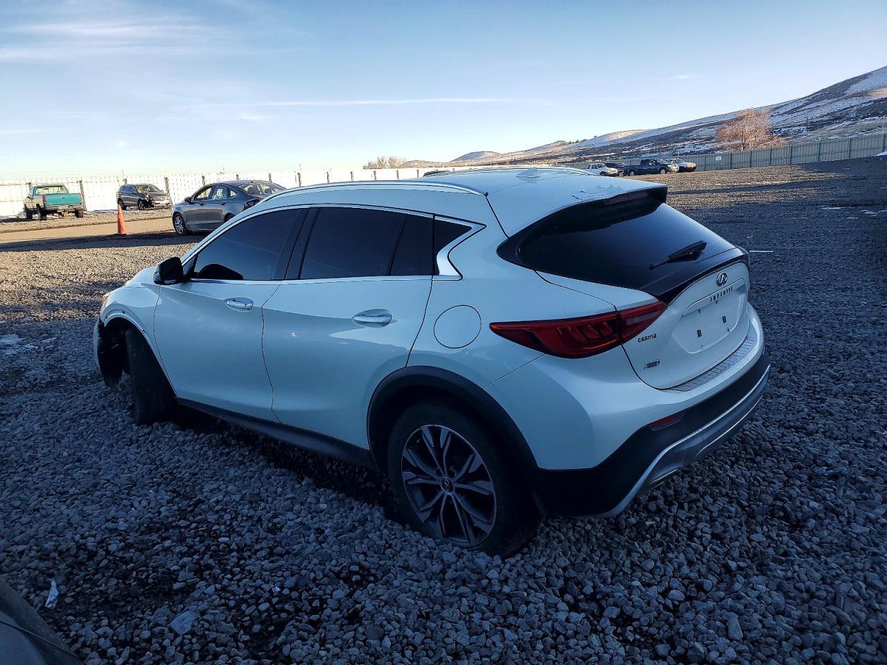 2017 Infiniti Qx30 Base - Фото 2