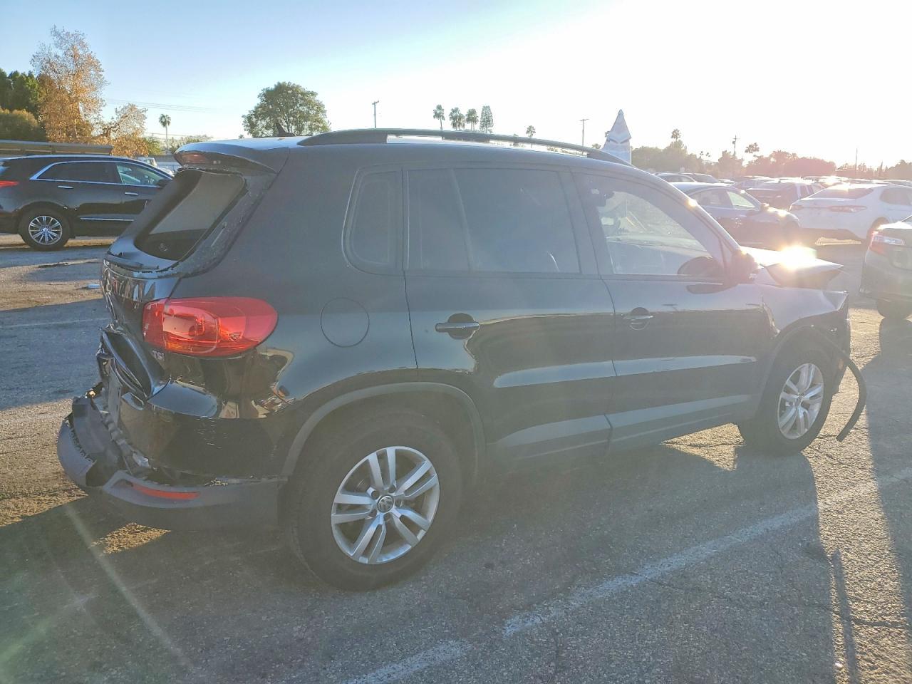 2016 Volkswagen Tiguan S - Фото 3