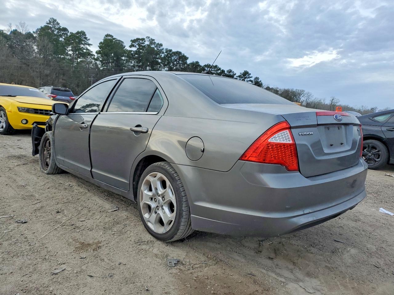 2010 Ford Fusion Se - Image 2