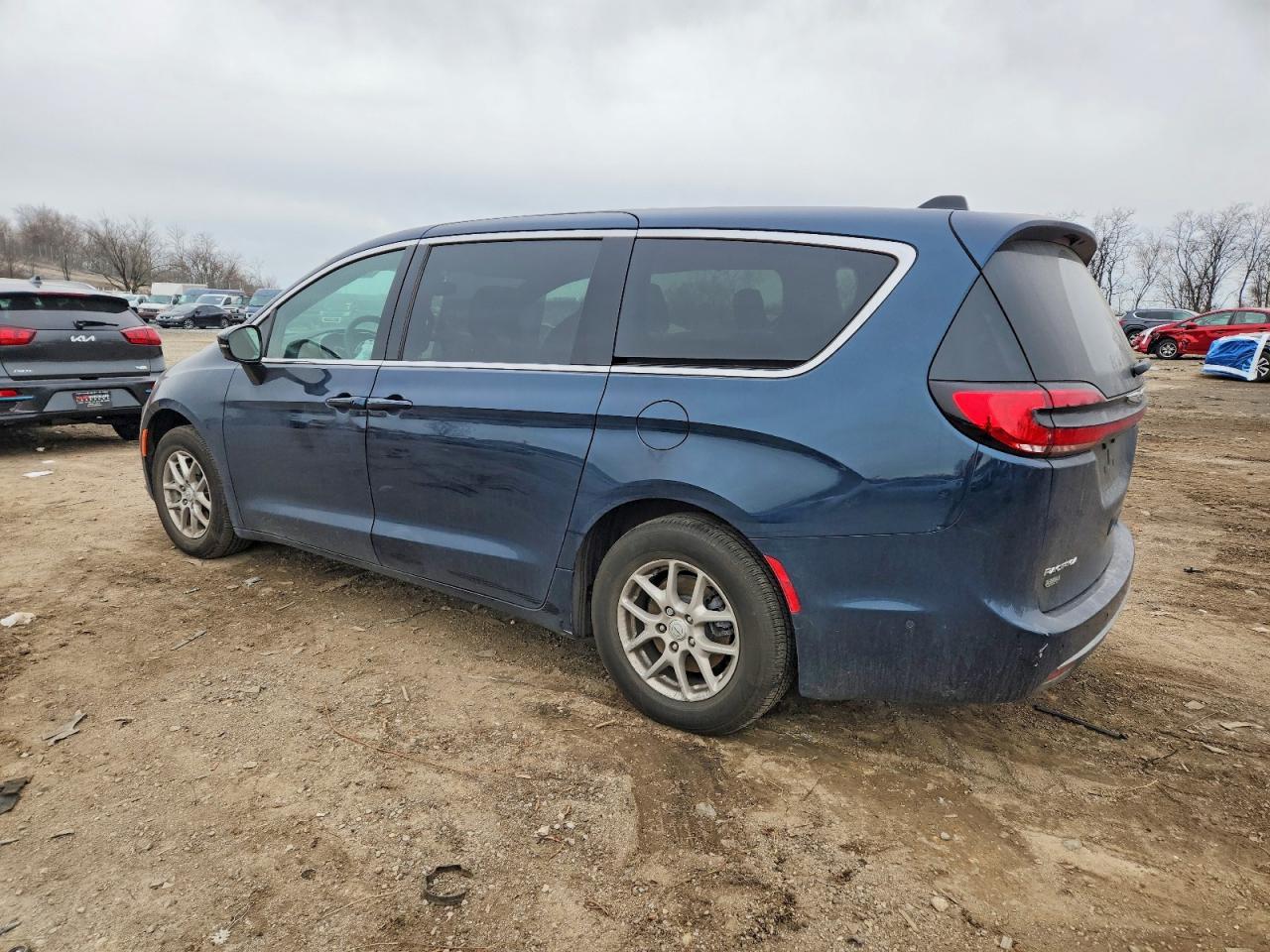 2025 Chrysler Pacifica Select - Image 2
