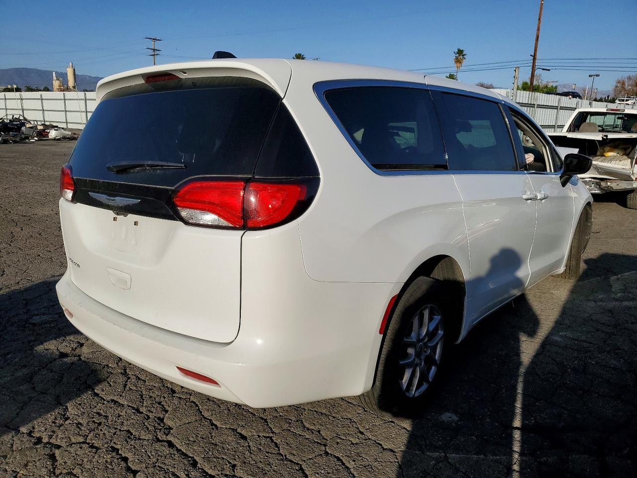 2024 Chrysler Voyager Lx - Image 3