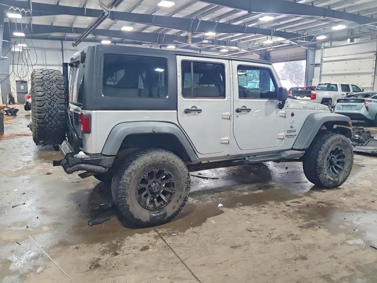 2012 Jeep Wrangler Unlimited Sport - Фото 3