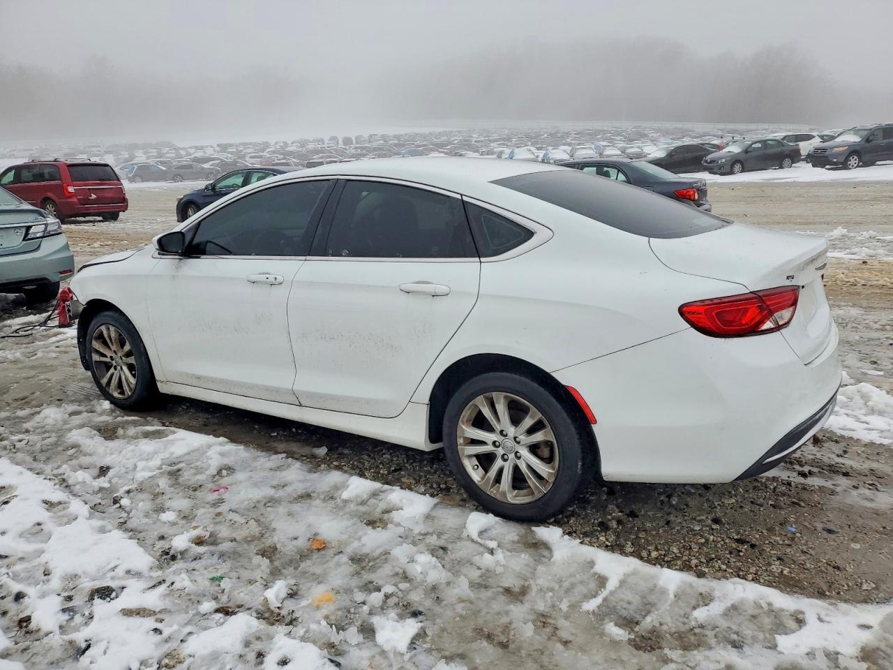 2015 Chrysler 200 Limited - Фото 2