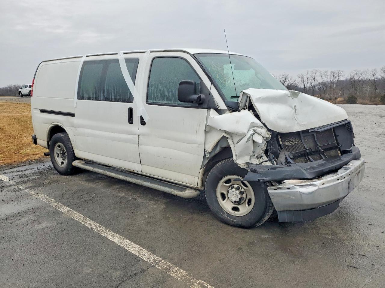 2018 Chevrolet Express 2500 Utility / Service Van - Image 4