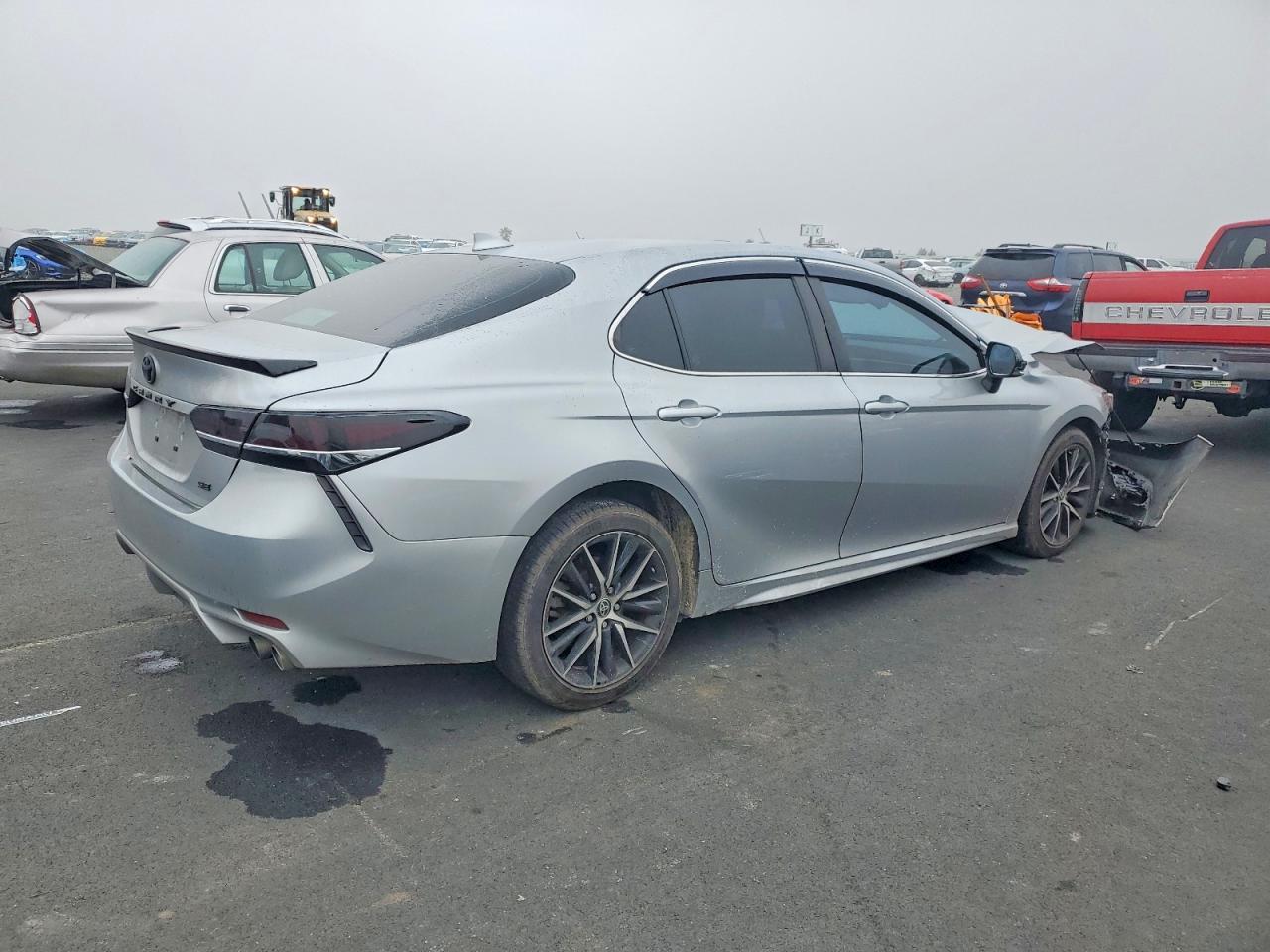 2022 Toyota Camry Se - Фото 3