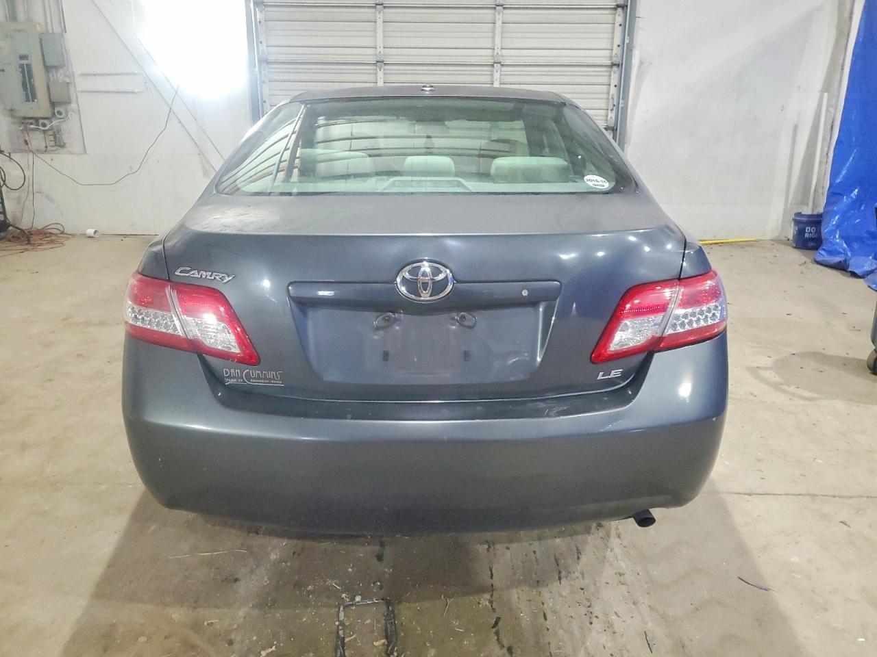 2010 Toyota Camry Le - Фото 6