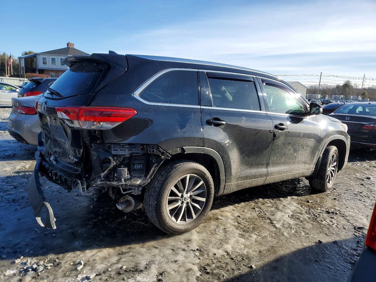 2019 Toyota Highlander Se - Image 3