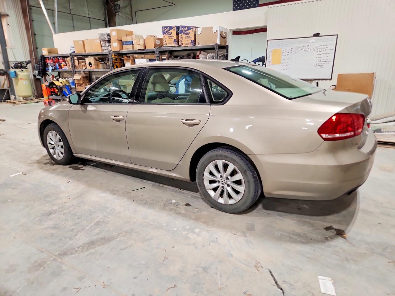 2015 Volkswagen Passat - Фото 2