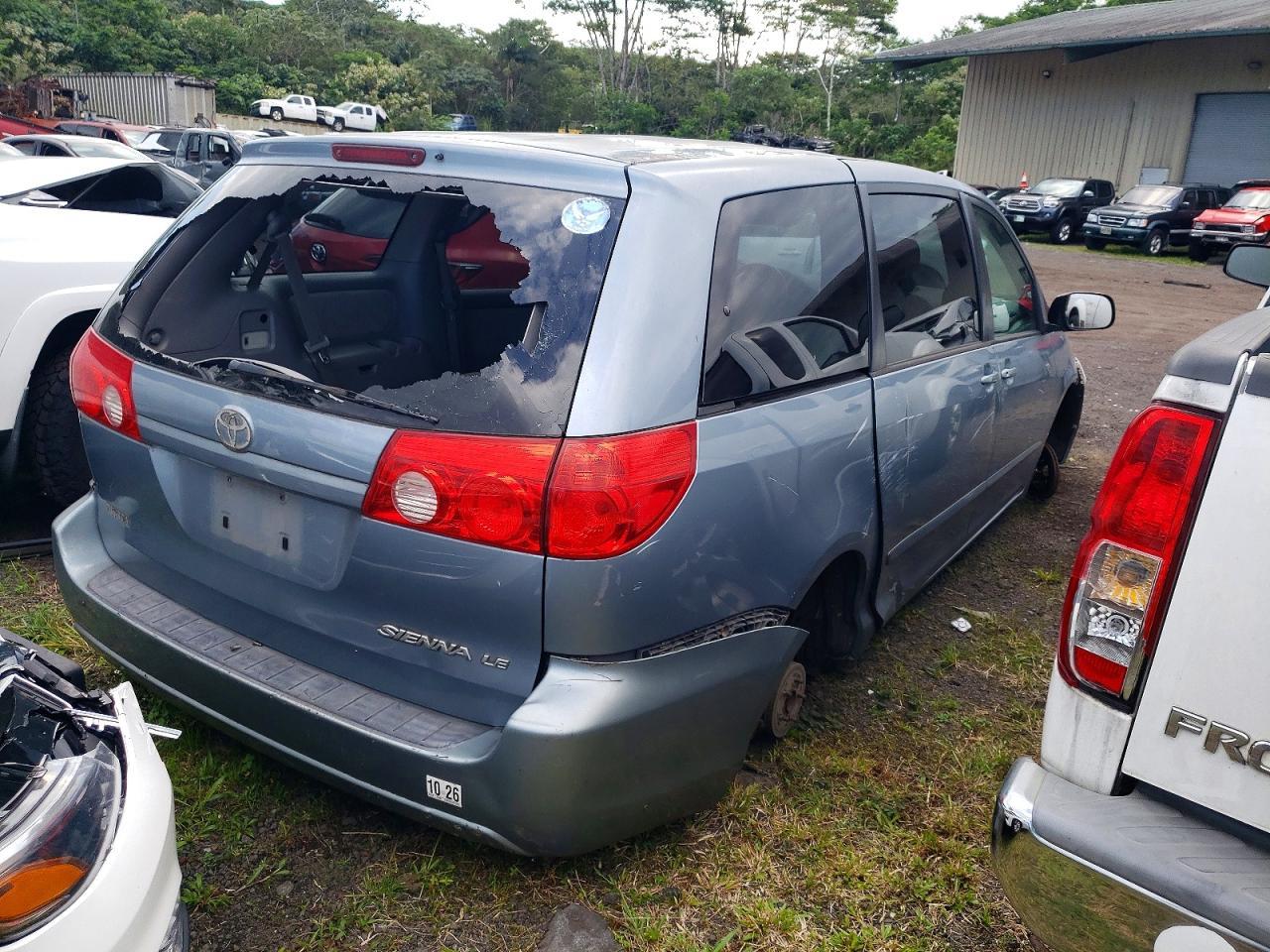 2010 Toyota Sienna Ce - Image 3