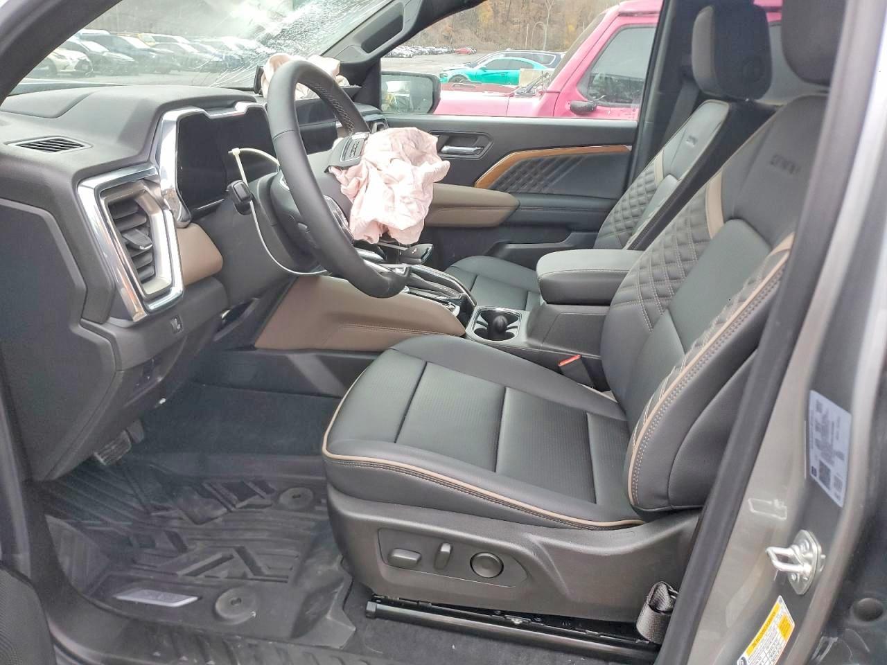 2024 GMC Canyon Denali - Image 7