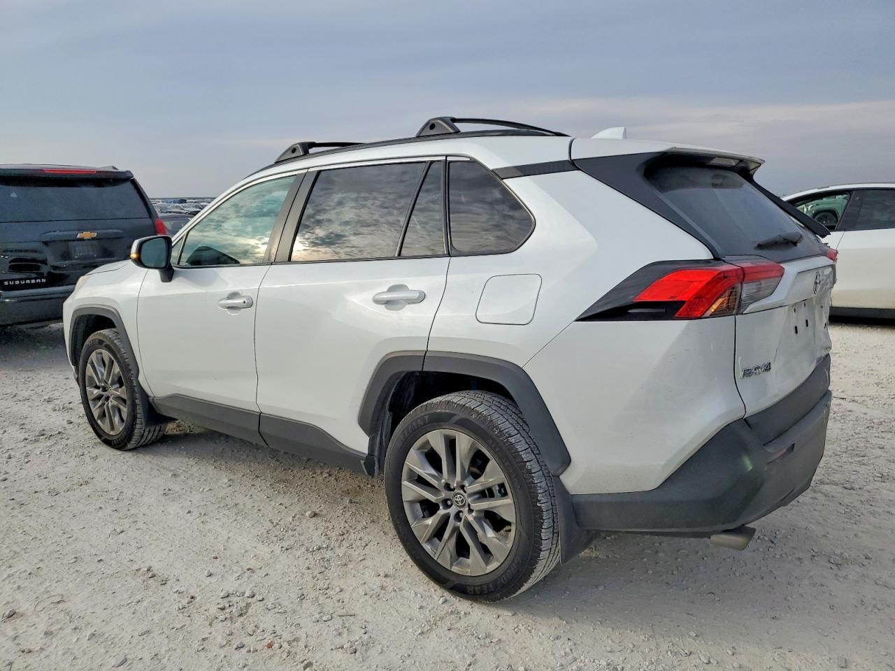 2023 Toyota Rav4 Xle Premium - Image 2