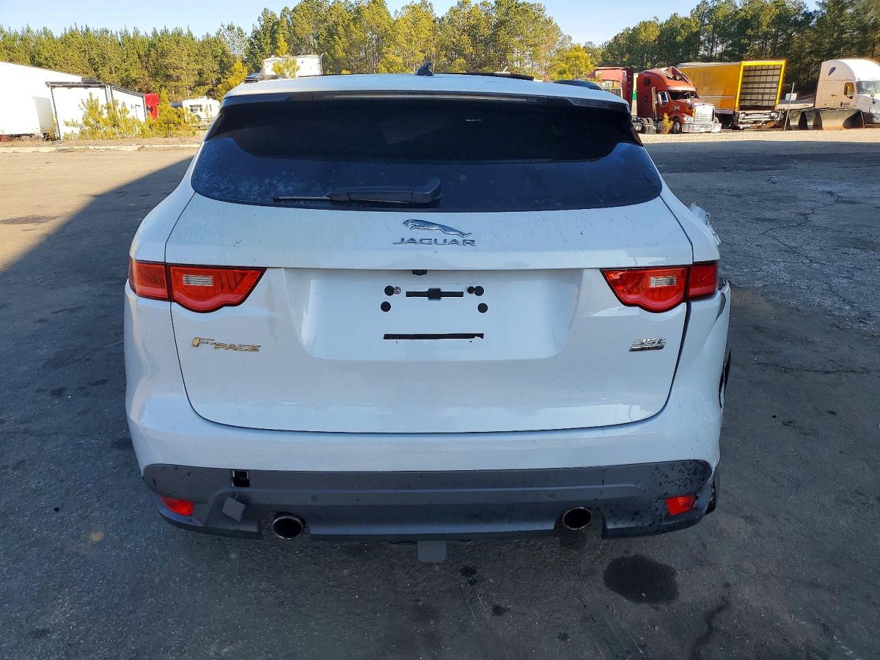 2017 Jaguar F-Pace Premium - Image 6