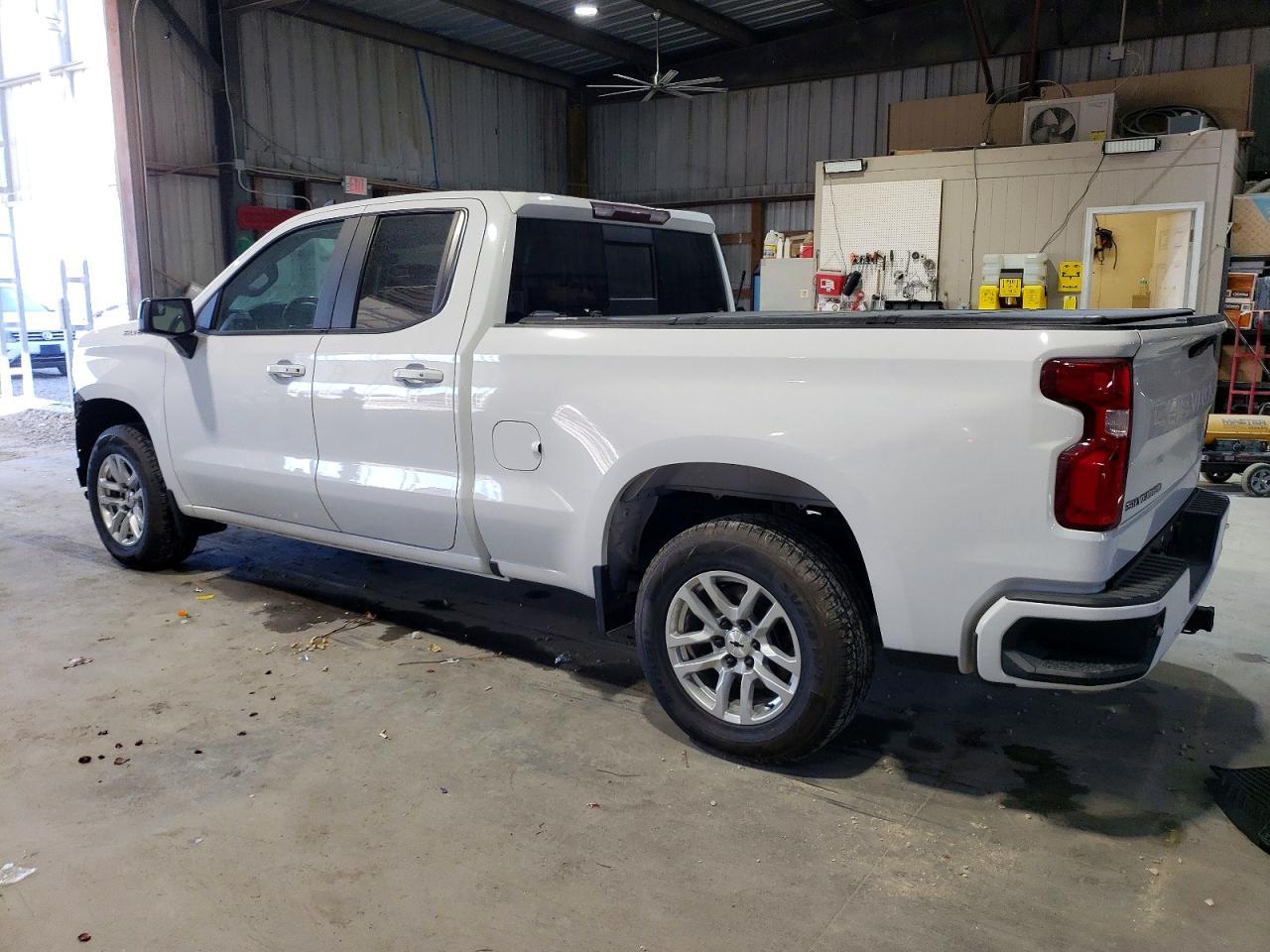 2019 Chevrolet Silverado C1500 Rst - Image 2