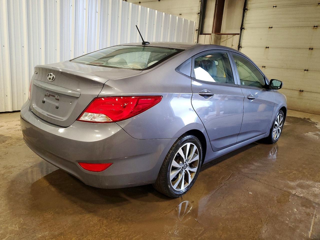 2017 Hyundai Accent Se - Фото 3
